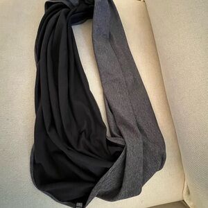 Lululemon Athletica Black and Gray Circle Scarf